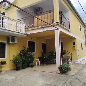 https://ivan-starigrad-paklenica.hotelinzadar.com