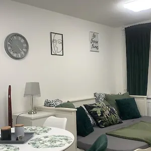 https://chris-apartment.karlovyvary-hotels.com
